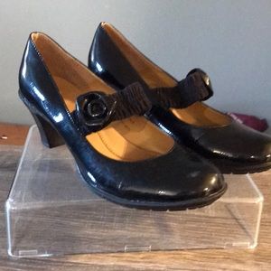 SIZE 9 BLACK HEELED SHOES